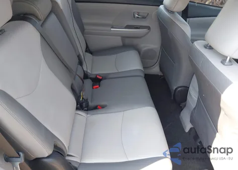 2017 Toyota Prius V Five z USA, uszkodzony, nr VIN JTDZN3EU8HJ062810